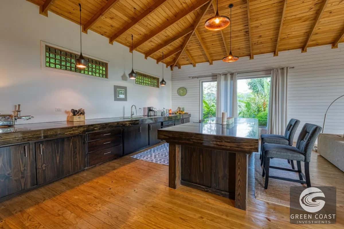 Living in Jaco Los Suenos Playa Hermosa: Real Estate Guide