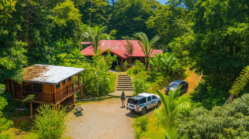 Private Jungle Estate Minutes From City & Coasta