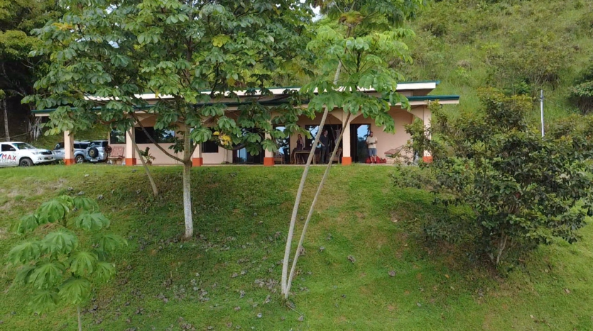 Modern Mountainside Retreat in Lagunas de Barú