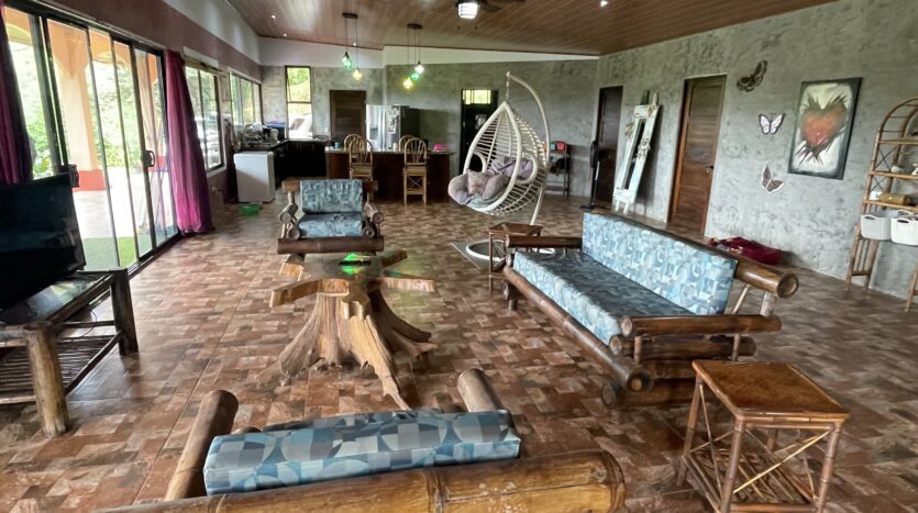 Modern Mountainside Retreat in Lagunas de Barú