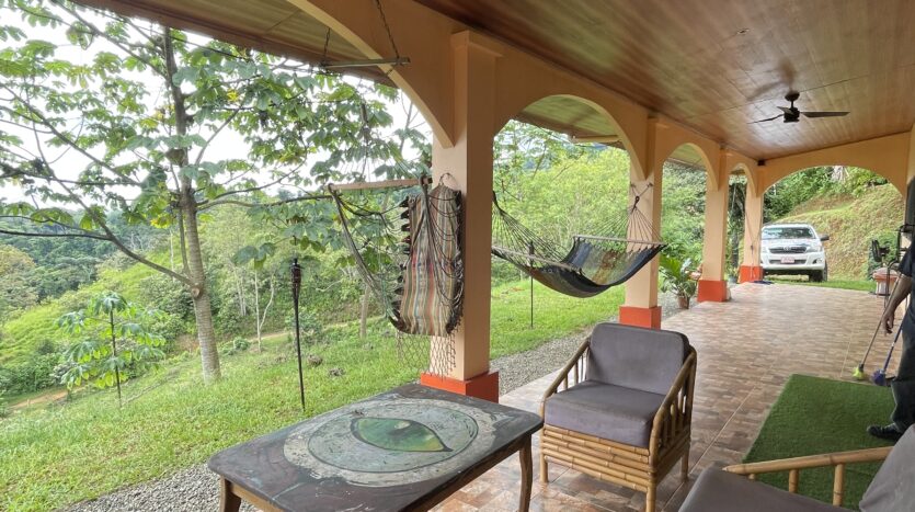 Modern Mountainside Retreat in Lagunas de Barú