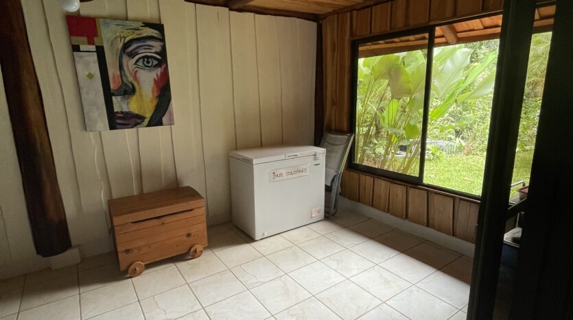 Private Jungle Estate Minutes From City & Coasta