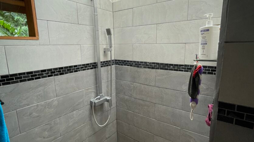 Private Jungle Estate Minutes From City & Coasta