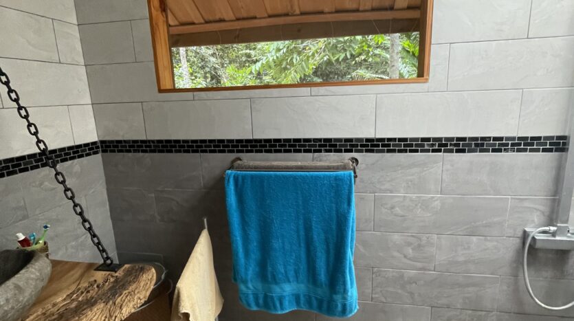 Private Jungle Estate Minutes From City & Coasta