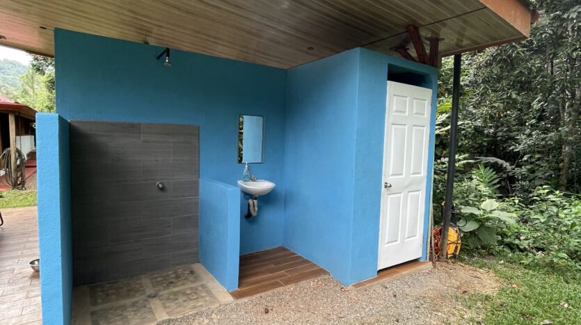 Private Jungle Estate Minutes From City & Coasta