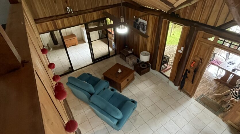 Private Jungle Estate Minutes From City & Coasta