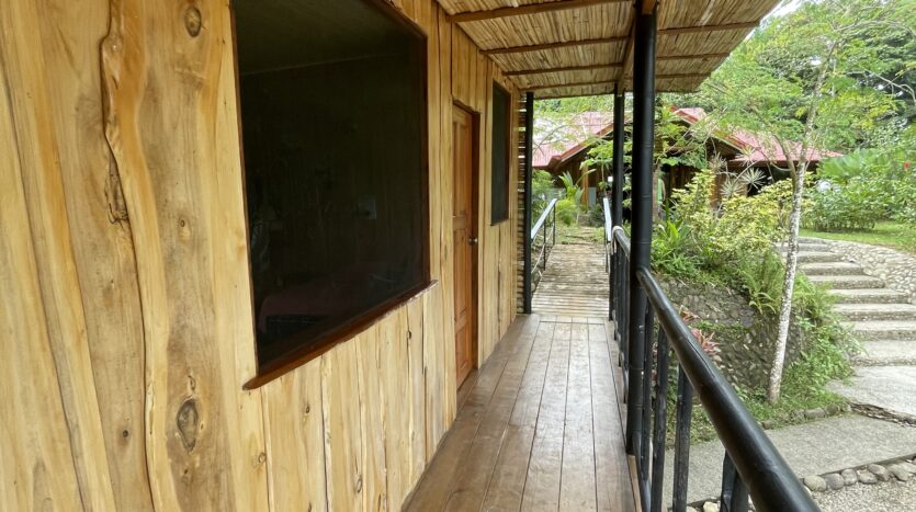 Private Jungle Estate Minutes From City & Coasta