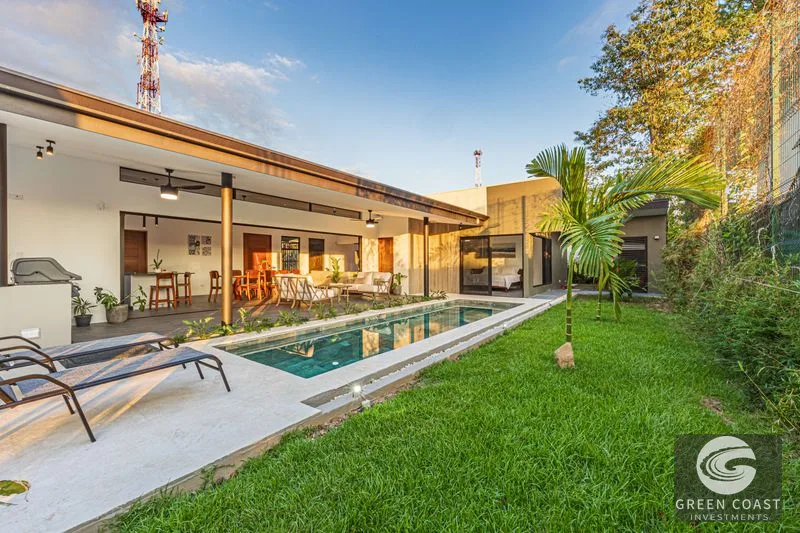 Uvita Luxury Villa: Walk to Amenities, Private Pool & Income Potential — view 2, Uvita, Costa Rica