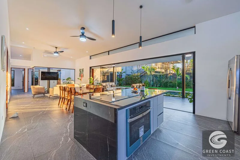 Uvita Luxury Villa: Walk to Amenities, Private Pool & Income Potential — view 5, Uvita, Costa Rica