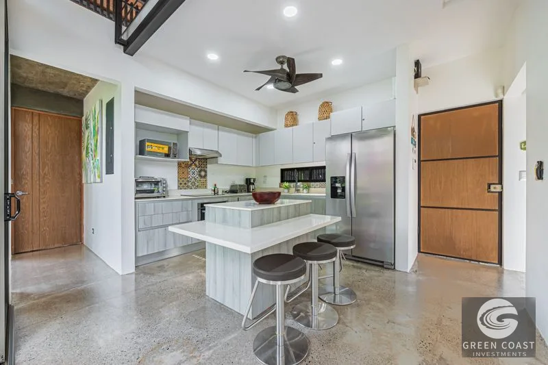 Uvita Modern Industrial Villa: Prime Location, Infinity Pool & Rental Income Potential — view 9, Bahía Ballena, Osa, Costa Rica