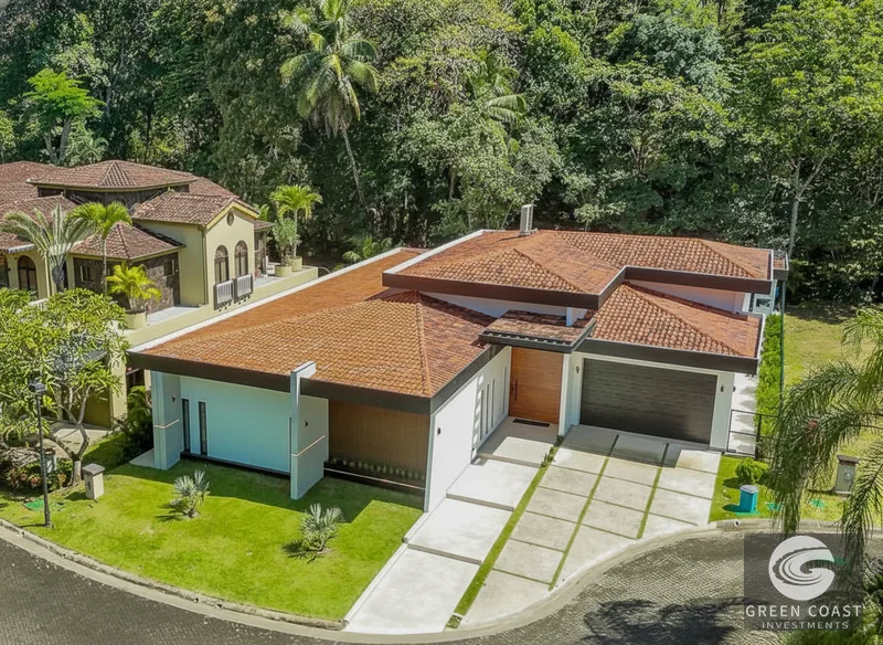 Herradura Luxury Villa: Gated, Furnished, Private Pool – Steps to Beach — view 4, Playa Herradura, Garabito, Costa Rica