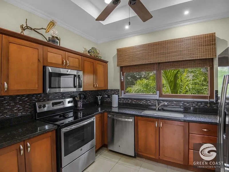 Beachfront Jacó Condo: 2 Beds, 3 Baths, Fully Furnished with Pool & Gated Security — view 15, Jacó, Garabito, Costa Rica