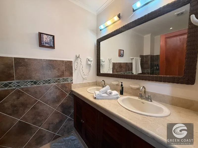 Jaco Beachfront Condo: Fully Furnished 2-Bed, Poolside Luxury in Gated Community — view 10, Jacó, Garabito, Costa Rica