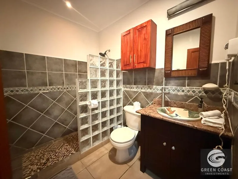 Jaco Beachfront Condo: Fully Furnished 2-Bed, Poolside Luxury in Gated Community — view 14, Jacó, Garabito, Costa Rica