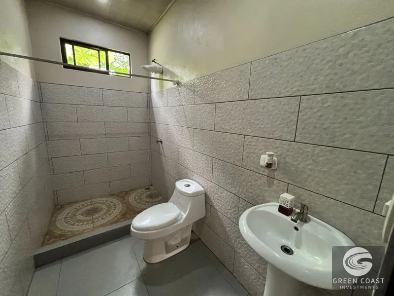 Riverside Oasis: 2-Bed Home with Expansive Yard & Fruit Trees Near Quepos — view 10, Londres, Quepos, Costa Rica