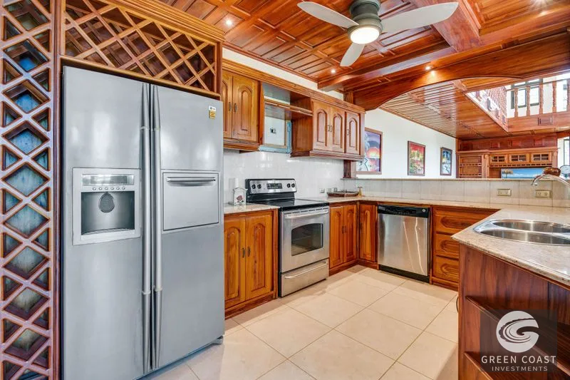 OCEAN VIEW ESTATE HOME WITH GUEST BUNGALOW, CARETAKER HOME, FRUIT TREES, AND WATERFALL – 3.47 ACRES — view 10, Ojochal, Ojochal, Costa Rica