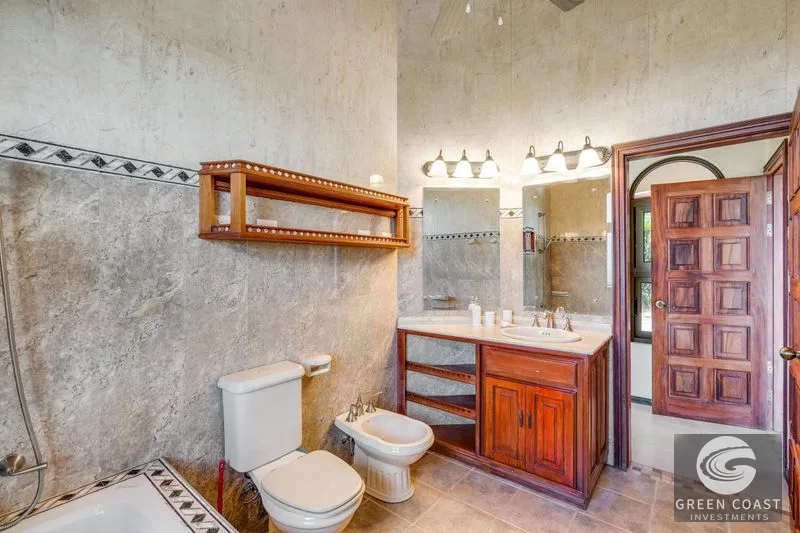 OCEAN VIEW ESTATE HOME WITH GUEST BUNGALOW, CARETAKER HOME, FRUIT TREES, AND WATERFALL – 3.47 ACRES — view 30, Ojochal, Ojochal, Costa Rica