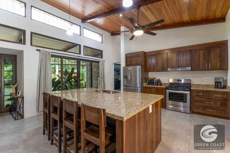 Private In-Town Location Move-In Ready Contemporary Home with a Prime Location — view 6, Ojochal, Osa, Costa Rica