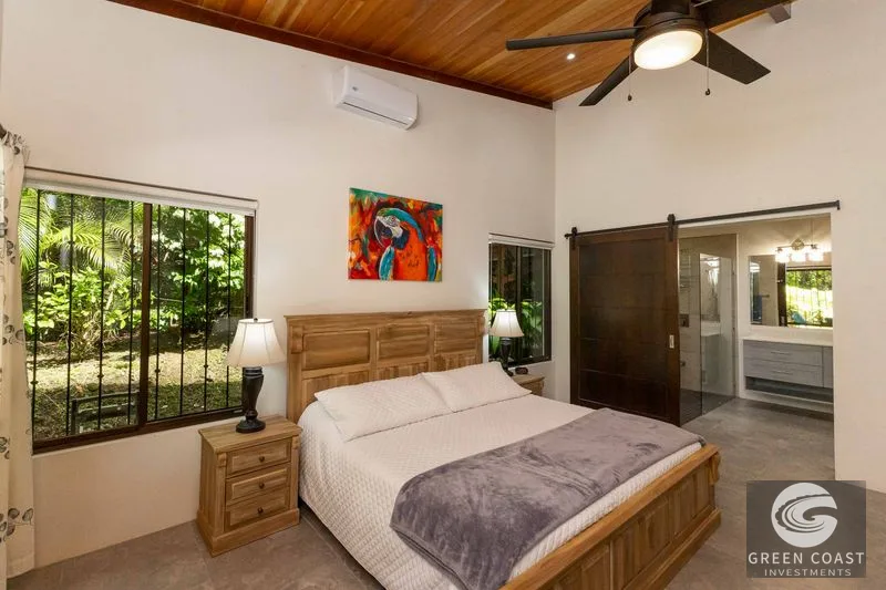 Private In-Town Location Move-In Ready Contemporary Home with a Prime Location — view 13, Ojochal, Osa, Costa Rica