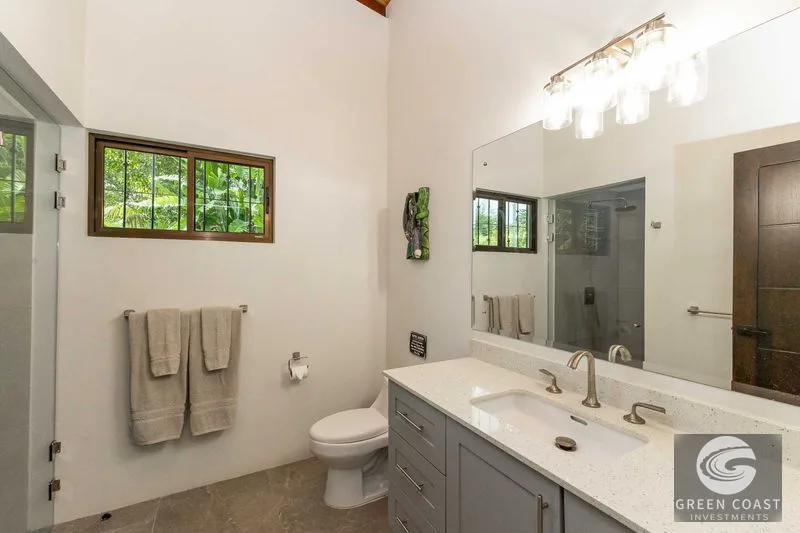 Private In-Town Location Move-In Ready Contemporary Home with a Prime Location — view 15, Ojochal, Osa, Costa Rica