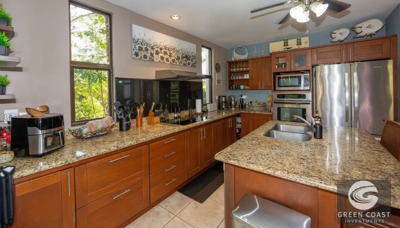 Esterillos Paradise: Luxury 4-Bed Home with Pool, Generator, Starlink & Jungle Views — view 7, Jacó, Costa Rica