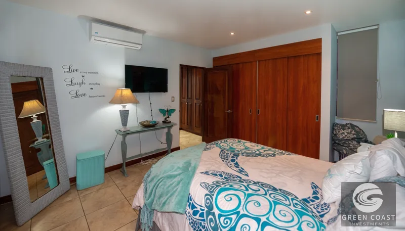 Esterillos Paradise: Luxury 4-Bed Home with Pool, Generator, Starlink & Jungle Views — view 15, Jacó, Costa Rica