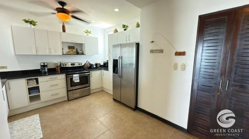 Luxury Oceanfront Condo: Panoramic Jacó Views, Beachfront Living & Investment Potential — view 5, Garabito, Costa Rica