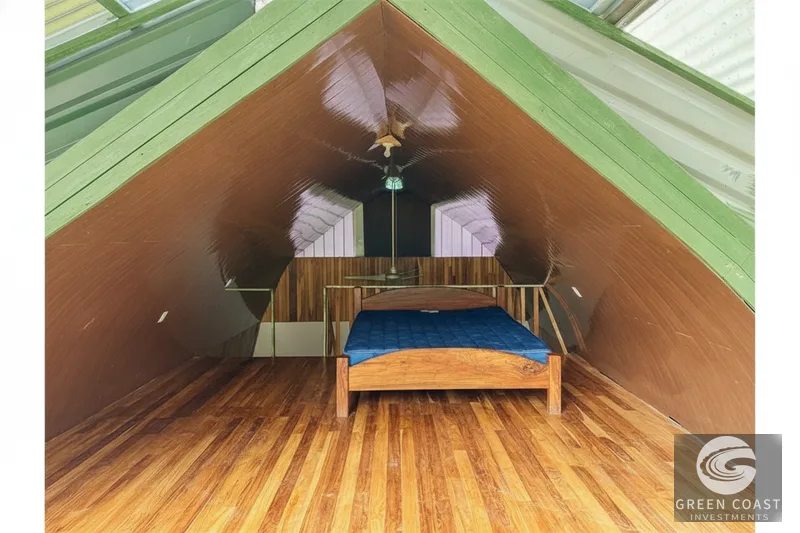 Manuel Antonio Jungle Escape: 1-Bed Villa with Mountain Views & Stream