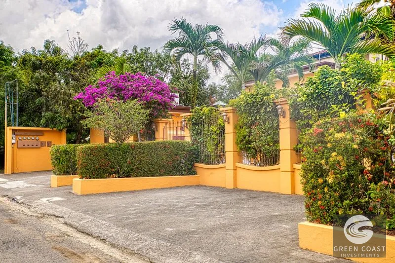 6-Unit Turnkey Income Complex in Playa Herradura | Furnished Villas with Pool — view 6, Playa Herradura, Garabito, Costa Rica