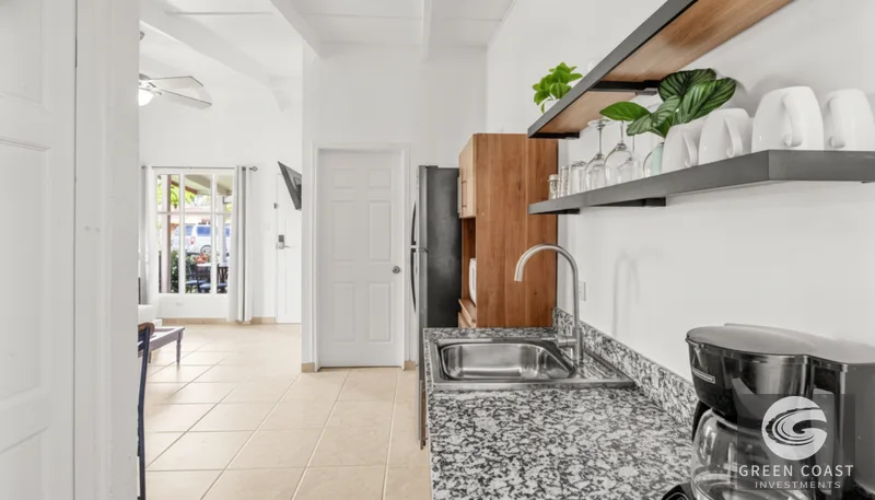 Renovated 2-BR Beachside Condo in Jaco – Walk to the Ocean & Pool — view 11, Jacó, Costa Rica
