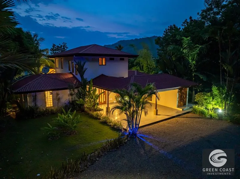 2.07 ACRES – 3 Bedroom Elegant Home With Guest Suite & Sweeping Ocean Views, Secluded & Nestled within Lush Jungle Surroundings!!! — view 4, Uvita, Osa, Costa R