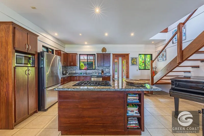 2.07 ACRES – 3 Bedroom Elegant Home With Guest Suite & Sweeping Ocean Views, Secluded & Nestled within Lush Jungle Surroundings!!! — view 16, Uvita, Osa, Costa 