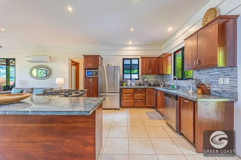 2.07 ACRES – 3 Bedroom Elegant Home With Guest Suite & Sweeping Ocean Views, Secluded & Nestled within Lush Jungle Surroundings!!! — view 17, Uvita, Osa, Costa 