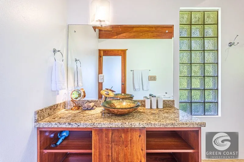 2.07 ACRES – 3 Bedroom Elegant Home With Guest Suite & Sweeping Ocean Views, Secluded & Nestled within Lush Jungle Surroundings!!! — view 27, Uvita, Osa, Costa 