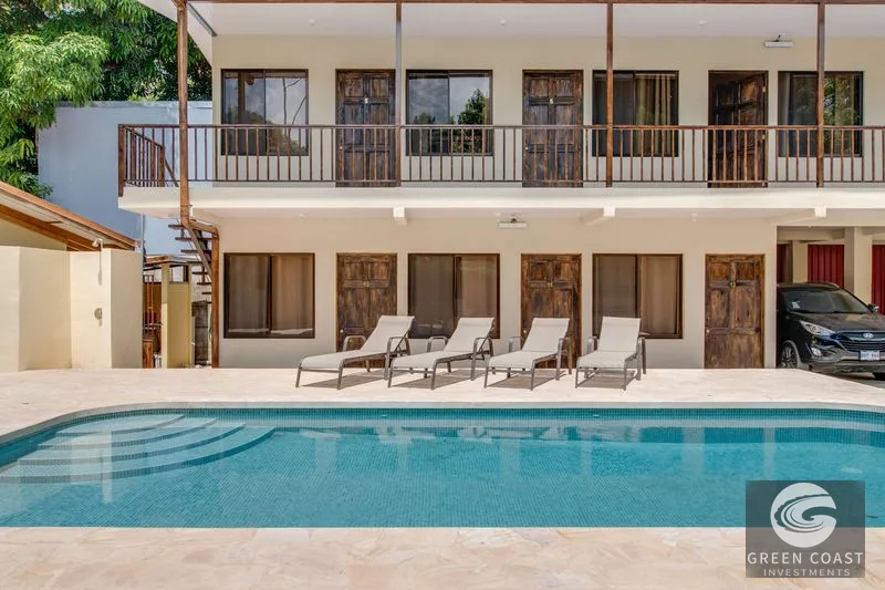 A highly-rated and high-occupancy resort with a hotel, cabins, on-site restaurant and a pool an easy 5-minute walk from PLAYA UVITA and Marino Ballena National 