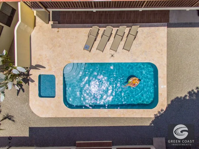 A highly-rated and high-occupancy resort with a hotel, cabins, on-site restaurant and a pool an easy 5-minute walk from PLAYA UVITA and Marino Ballena National 