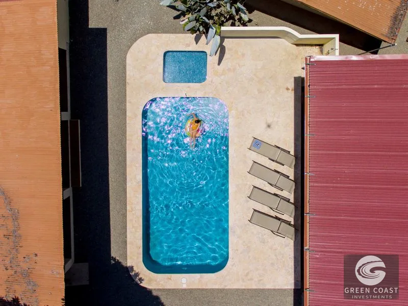 A highly-rated and high-occupancy resort with a hotel, cabins, on-site restaurant and a pool an easy 5-minute walk from PLAYA UVITA and Marino Ballena National 