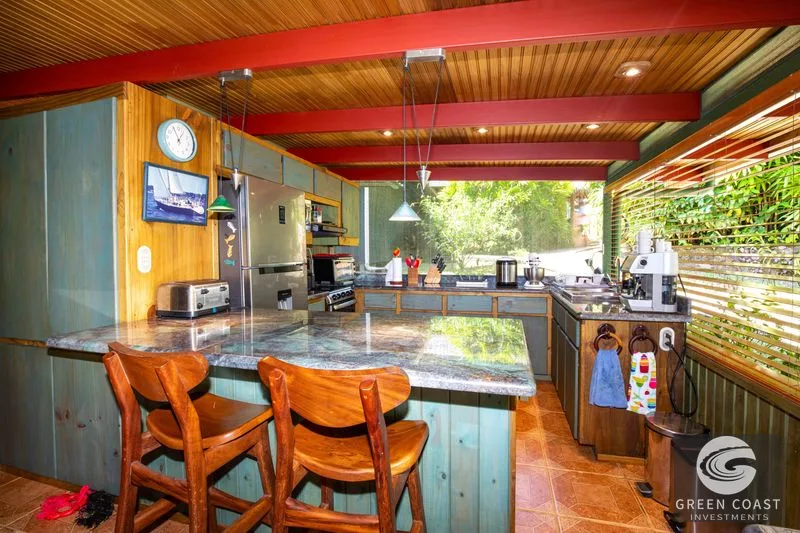 A MONEY MAKER! Location, home, guest cabins, with a SUCCE$$FUL exclusive distribution agency! — view 8, Ojochal, Ojochal, Costa Rica