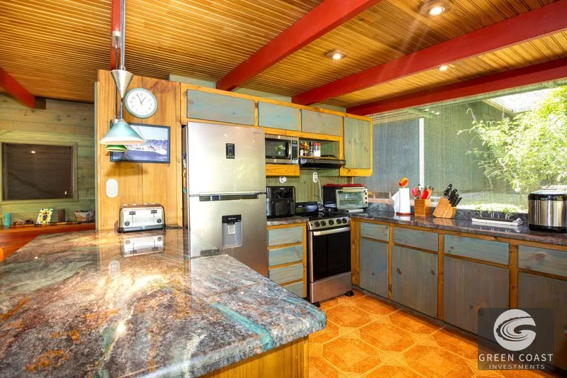 A MONEY MAKER! Location, home, guest cabins, with a SUCCE$$FUL exclusive distribution agency! — view 10, Ojochal, Ojochal, Costa Rica