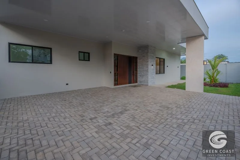 Luxury 3BR Estate in Uvita: Modern C-Shape Design with Private Pool in Exclusive Gated Community — view 11, Uvita, Uvita, Costa Rica