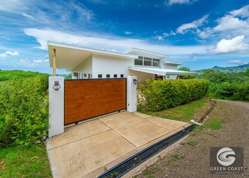 Modern Luxury Ocean-View Villa with Teak Floors in Ojochal — view 3, Ojochal, Costa Rica