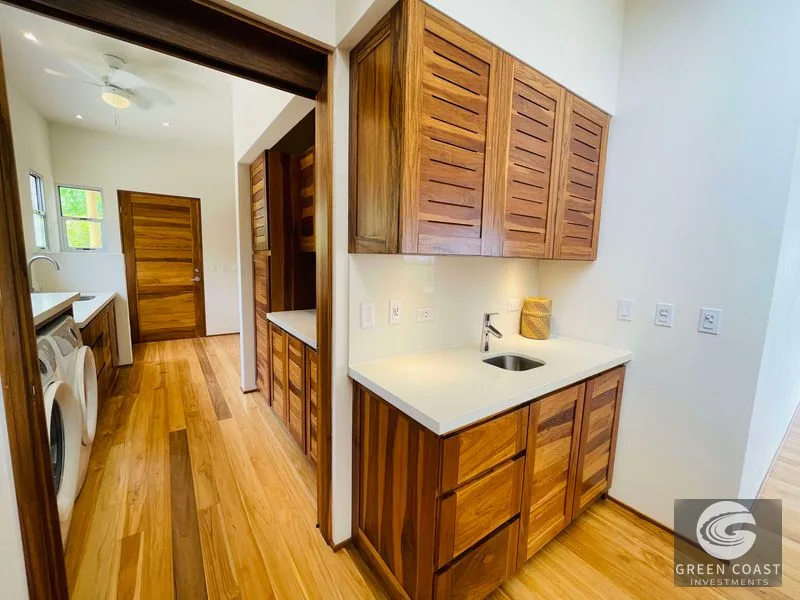 Modern Luxury Ocean-View Villa with Teak Floors in Ojochal — view 50, Ojochal, Costa Rica