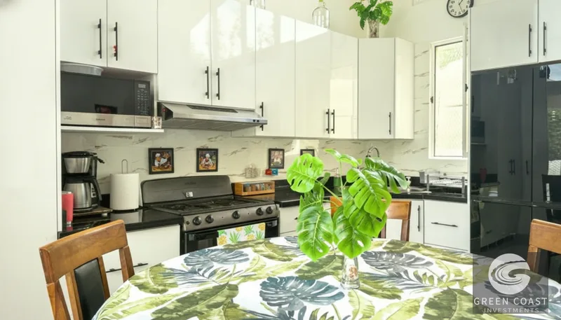 Modern 3-BR Jaco Beach Villa with Pool in Secure Gated Community — view 13, Jacó, Costa Rica