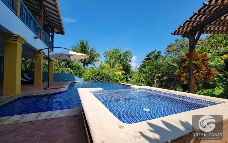 Off-Grid Ocean-View Estate: 4 Luxury Homes, Private Waterfall & Solar Power in Pavones — view 15, San José, Costa Rica