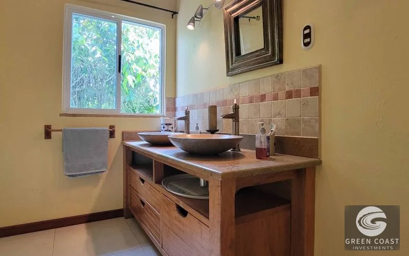 Off-Grid Ocean-View Estate: 4 Luxury Homes, Private Waterfall & Solar Power in Pavones — view 20, San José, Costa Rica