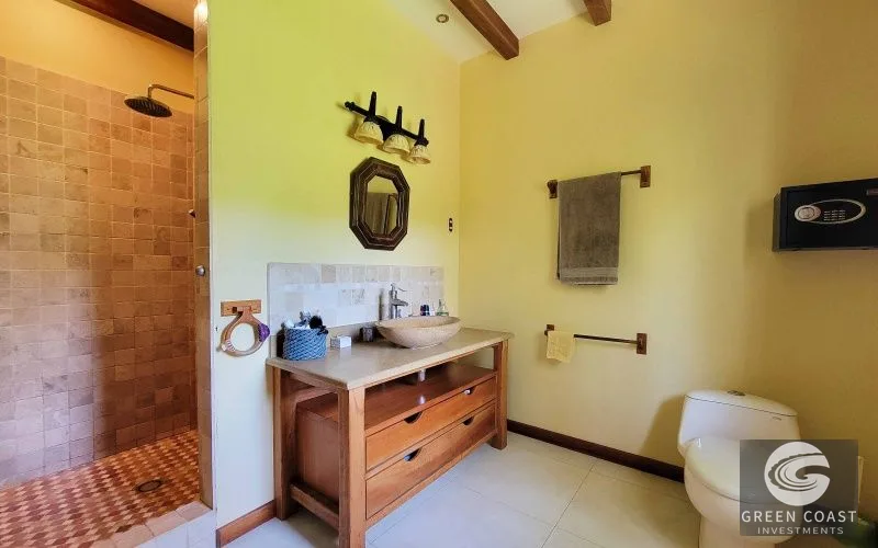 Off-Grid Ocean-View Estate: 4 Luxury Homes, Private Waterfall & Solar Power in Pavones — view 24, San José, Costa Rica