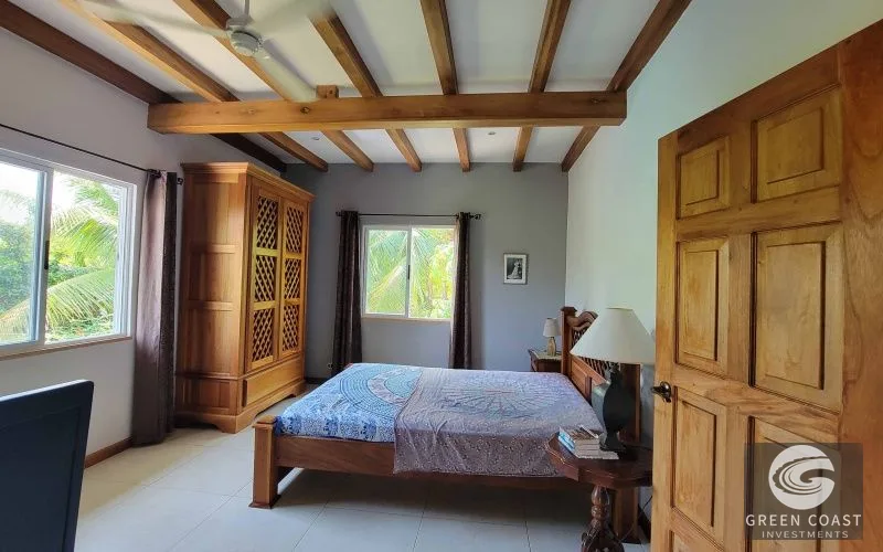 Off-Grid Ocean-View Estate: 4 Luxury Homes, Private Waterfall & Solar Power in Pavones — view 33, San José, Costa Rica