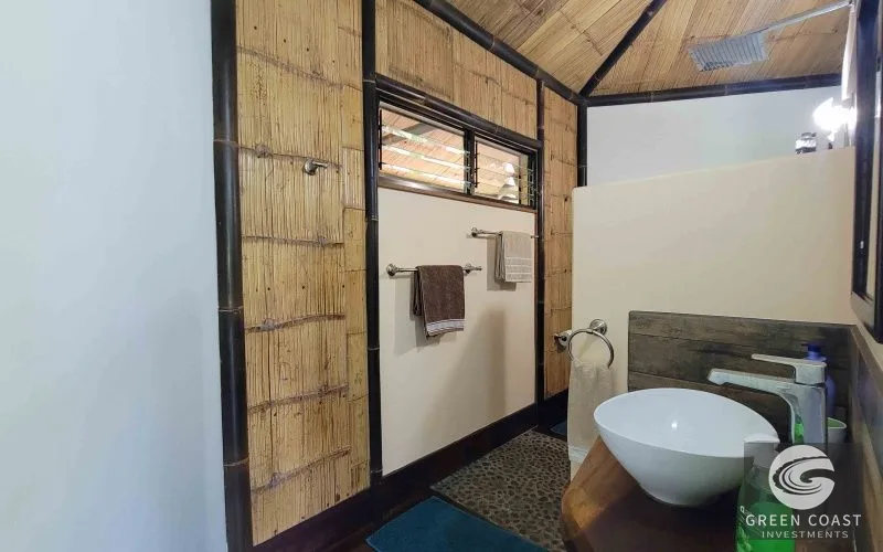 Off-Grid Ocean-View Estate: 4 Luxury Homes, Private Waterfall & Solar Power in Pavones — view 45, San José, Costa Rica