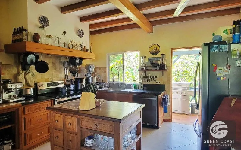 Off-Grid Ocean-View Estate: 4 Luxury Homes, Private Waterfall & Solar Power in Pavones — view 51, San José, Costa Rica