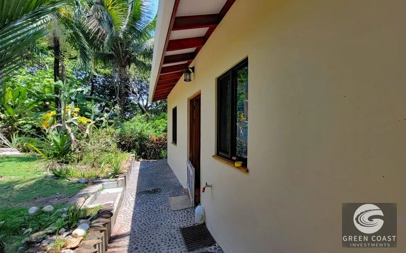 Off-Grid Ocean-View Estate: 4 Luxury Homes, Private Waterfall & Solar Power in Pavones — view 66, San José, Costa Rica